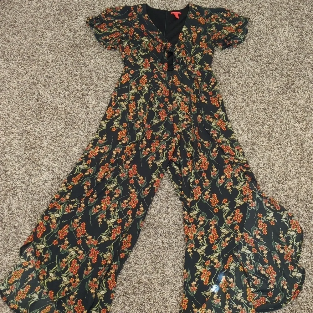Chelsea & Violet black multicolor floral flutter sleeve cut out maxi jumpsuit - Picture 10 of 10